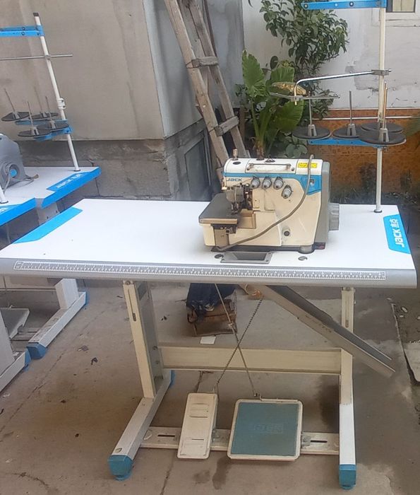 Tikuv mashinasi sotiladi