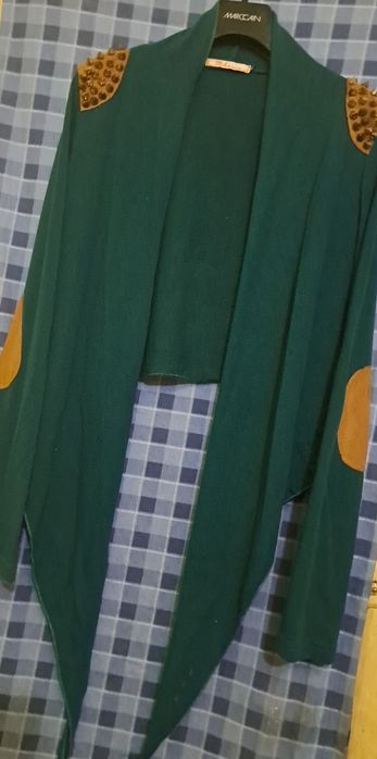 Bluza verde cu tepi