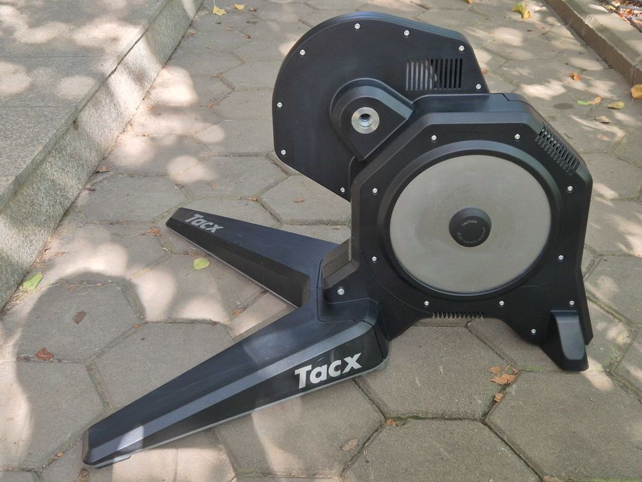 Продам велостанок Tacx flux S