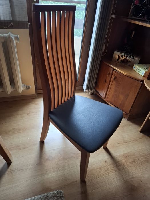 Кръгла маса разтегателна 110-140см  с четири стола