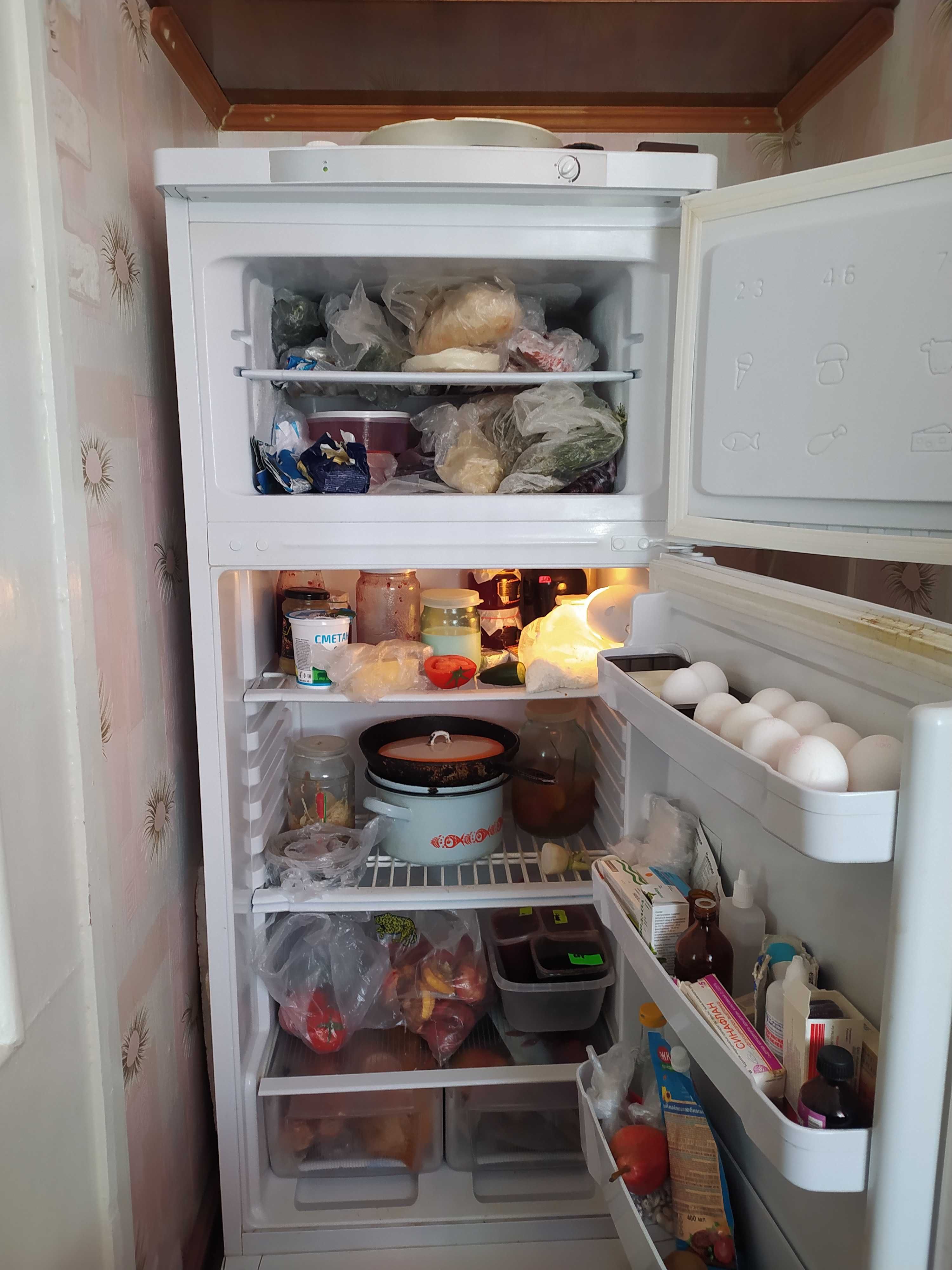 Продам хороший холодильник indesit
