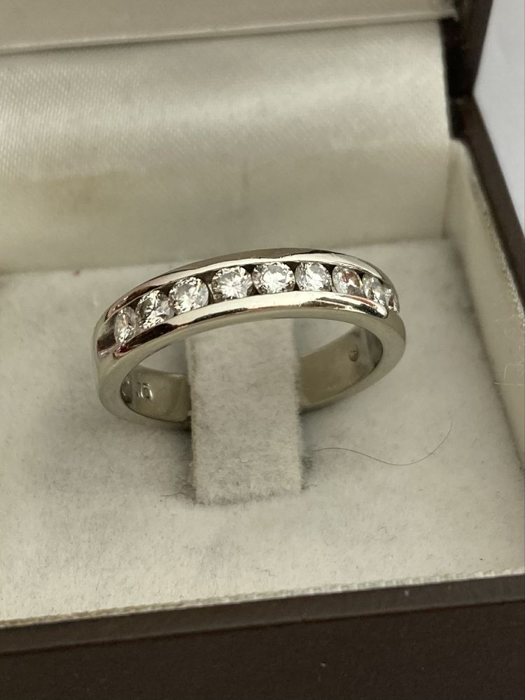 Inel aur alb .cu diamante 0.75ct