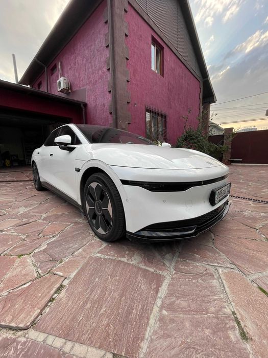 автомобиль zeekr 007