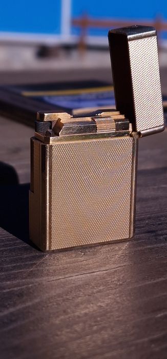 Запалка . Dupont .