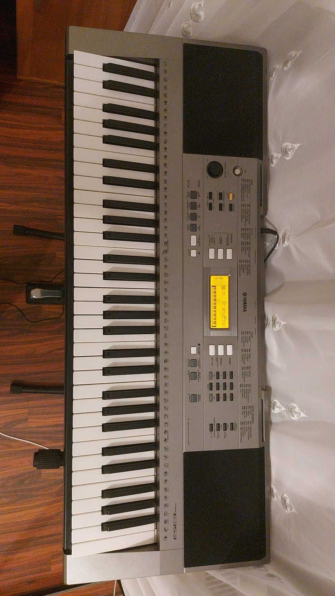 Orga Yamaha E353