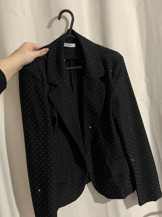 Дамско черно сако с камъни