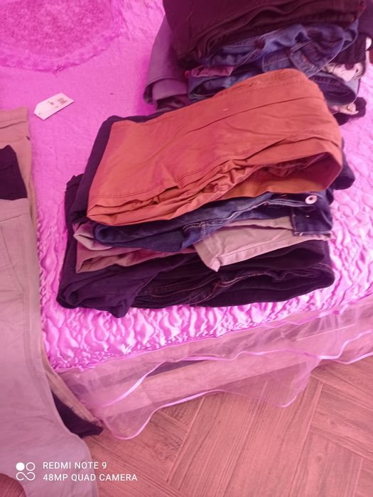 Продавам панталони размер 40,42,44 Бойката е 2лв