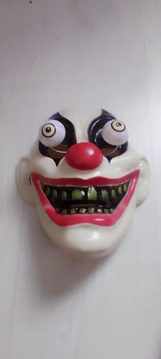 Отдам маски страшные есть для хэллоуина и простые