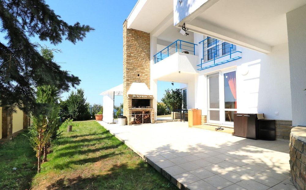 Модерна Къща, под наем, с. Равда