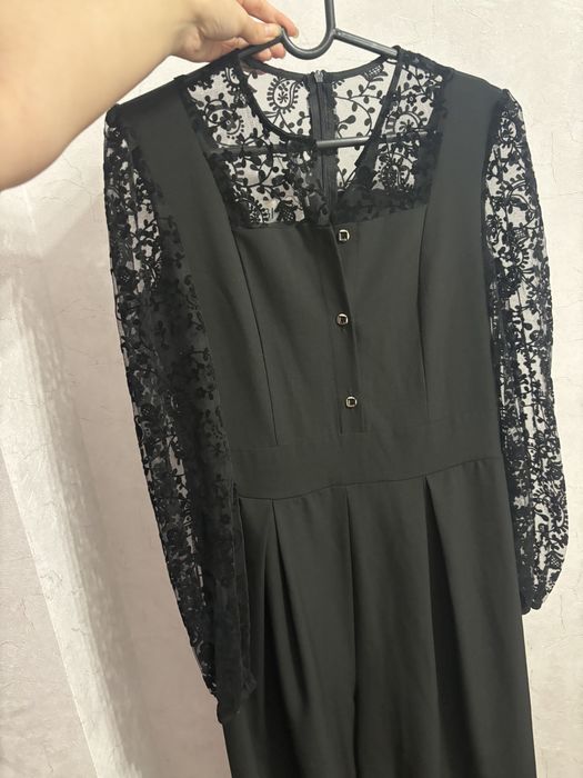 Продается красивый комбинезон в отличном состояние в размере М