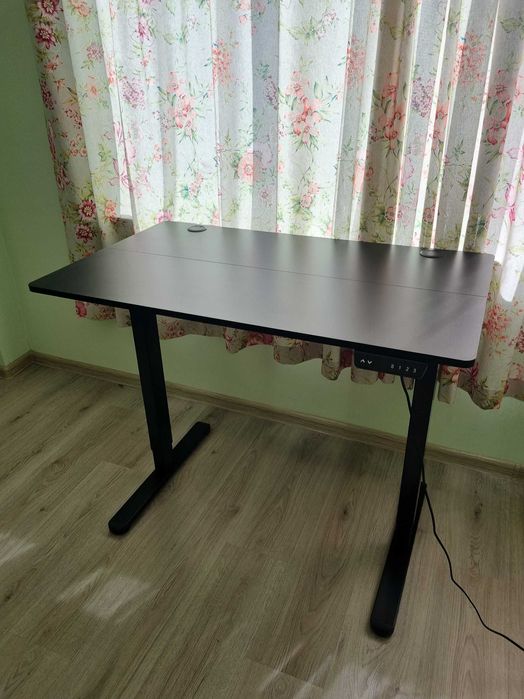 Електрическо регулируемо бюро с USB и три запомнящи се степени/ Бургас