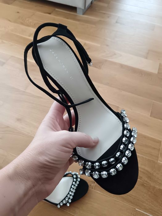 Sandale  noi cu eticheta