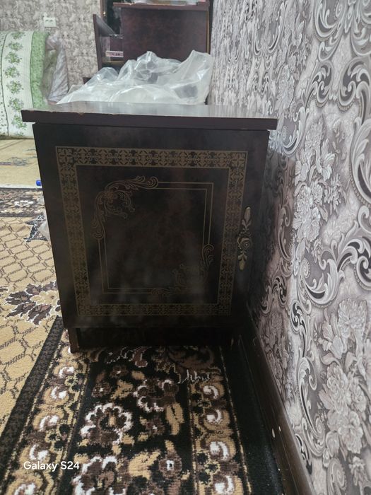 Шифоньер,камот,тумбочки.