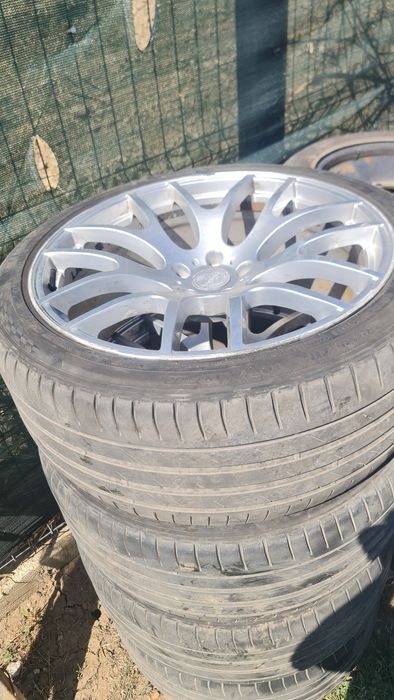 Jante +anvelope pe 22 pentru rangerover de vânzare necesita renovate .