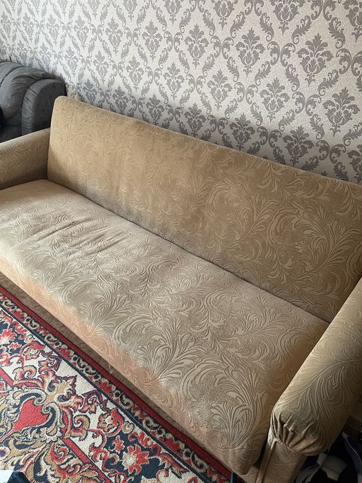 Отдам диван раскладной и кресло