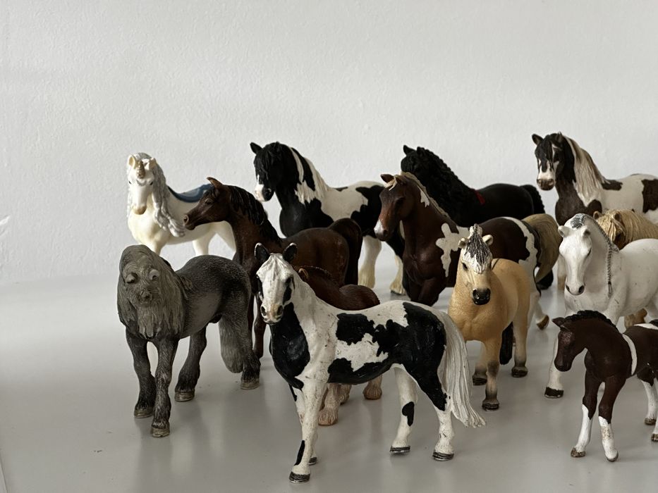 25Cai si Ponei Firma Schleich Pentru Activitati Educative Sau Colectie