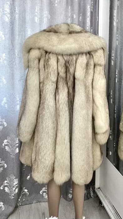 Haină din blană naturală de vulpe polară
