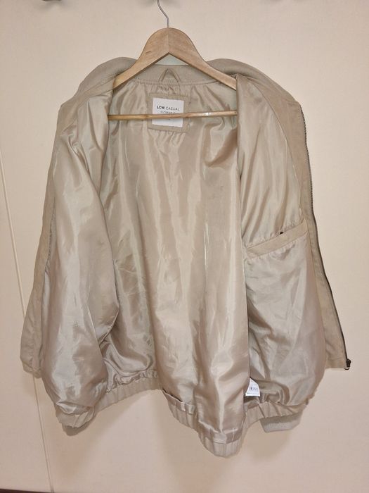 Продавам мъжко яке тип бомбър