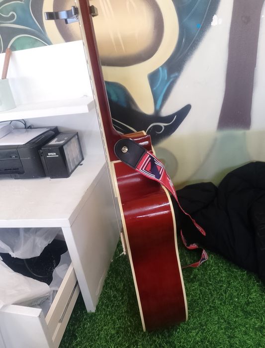 Гитара          .