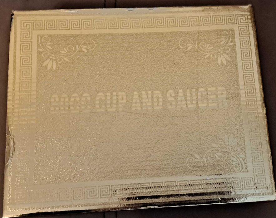 Нов сервиз за кафе в златист цвят и в собствена кутия