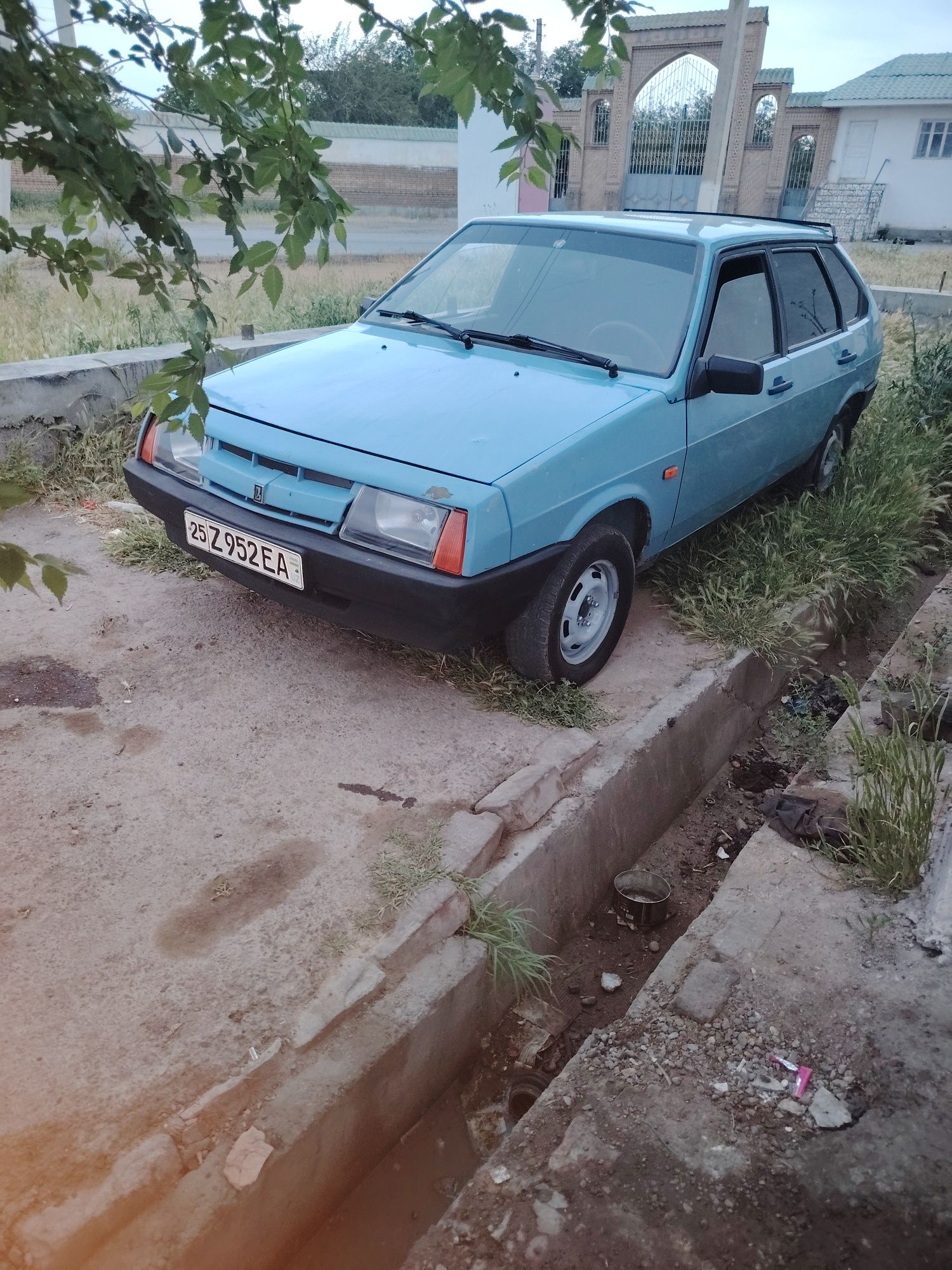 Vaz 2109 sotiladi