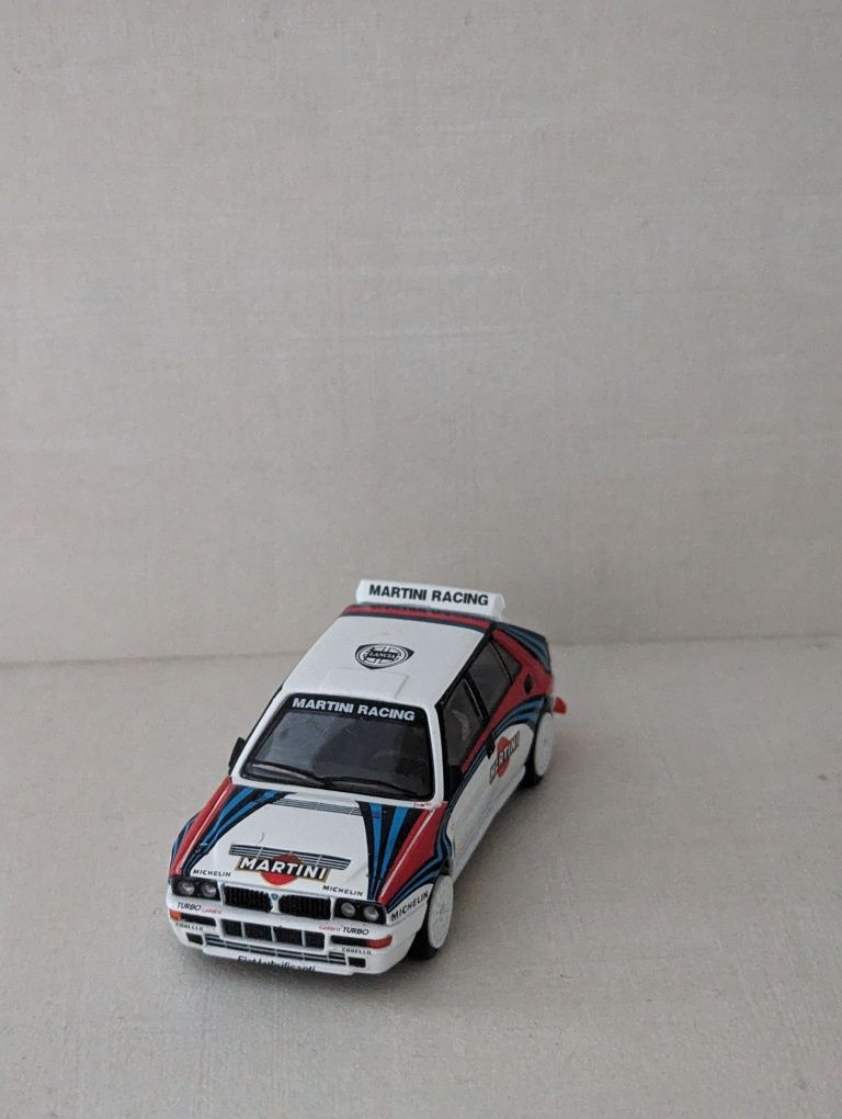 Модель Lancia MiniGT масштаб почти как Hotwheels