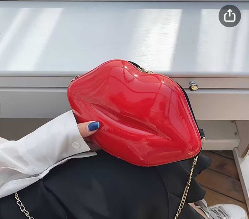 Нова лачена чанта червена и портмоне