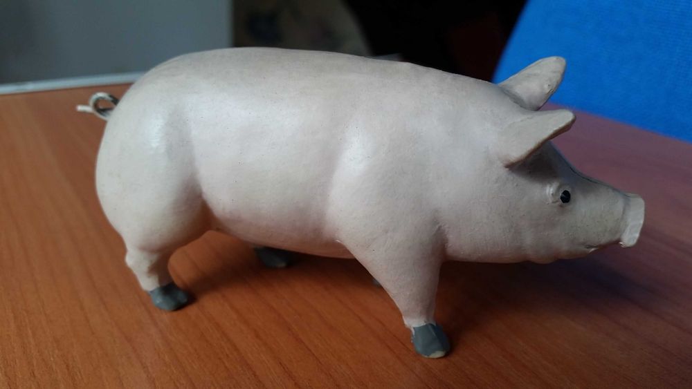 Статуетка, сувенир Прасенце