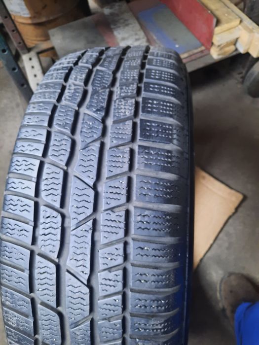 Vind 2 anvelope continental 215/60/16 de iarna