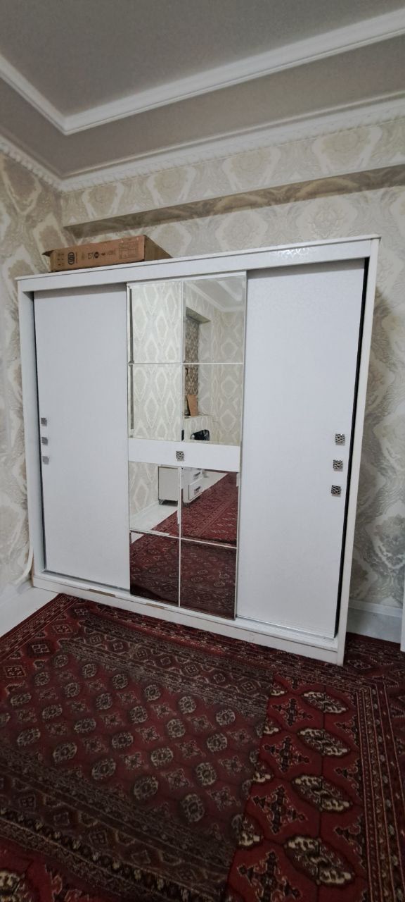 Мебель спальня, 2 тумба, 1 шкаф
