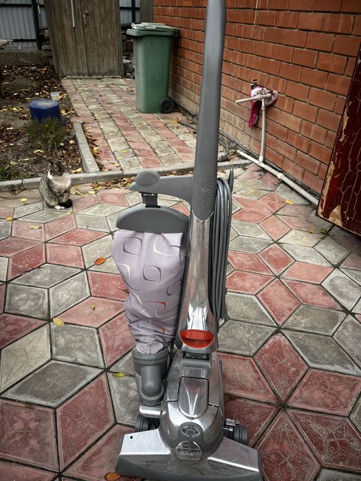 Пылесос кирви в рабочем состоянии