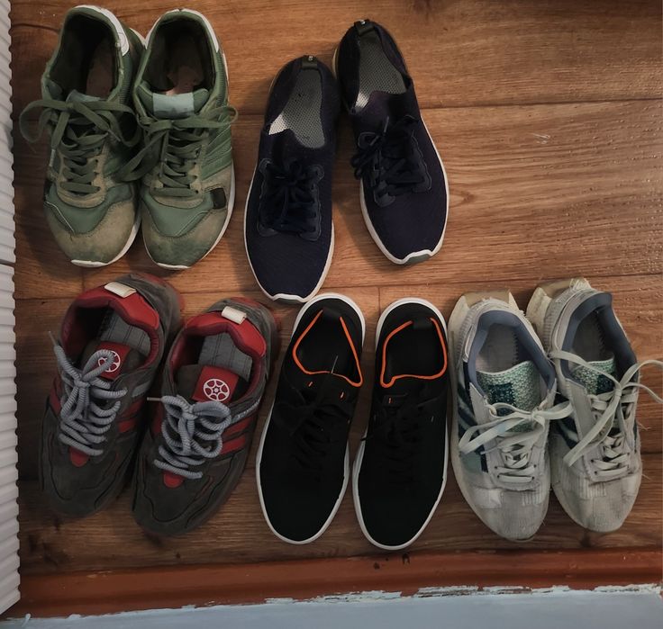 Продам кроссовки -Фирменные. Nike. Adidas. Tods.