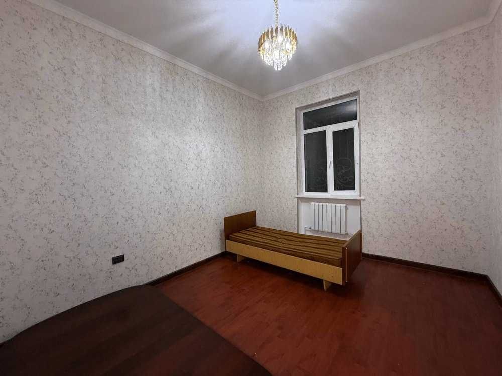 Продается участок с домом в коттеджном городке.