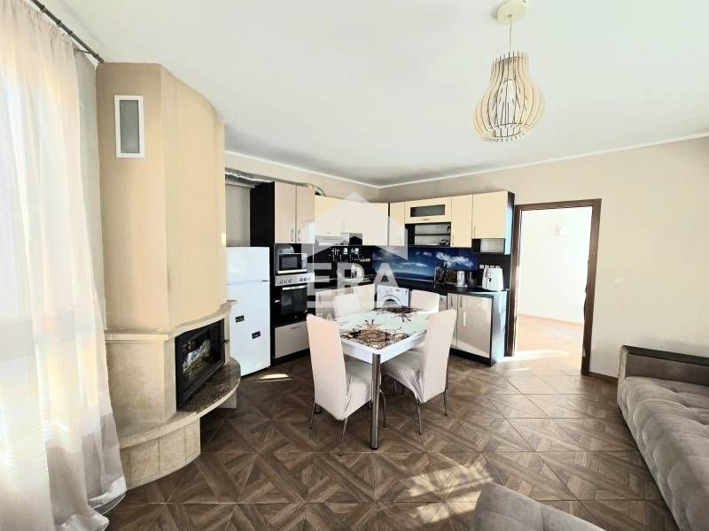 Двустаен обзаведен апартамент под наем, с югозападно изложение и морск