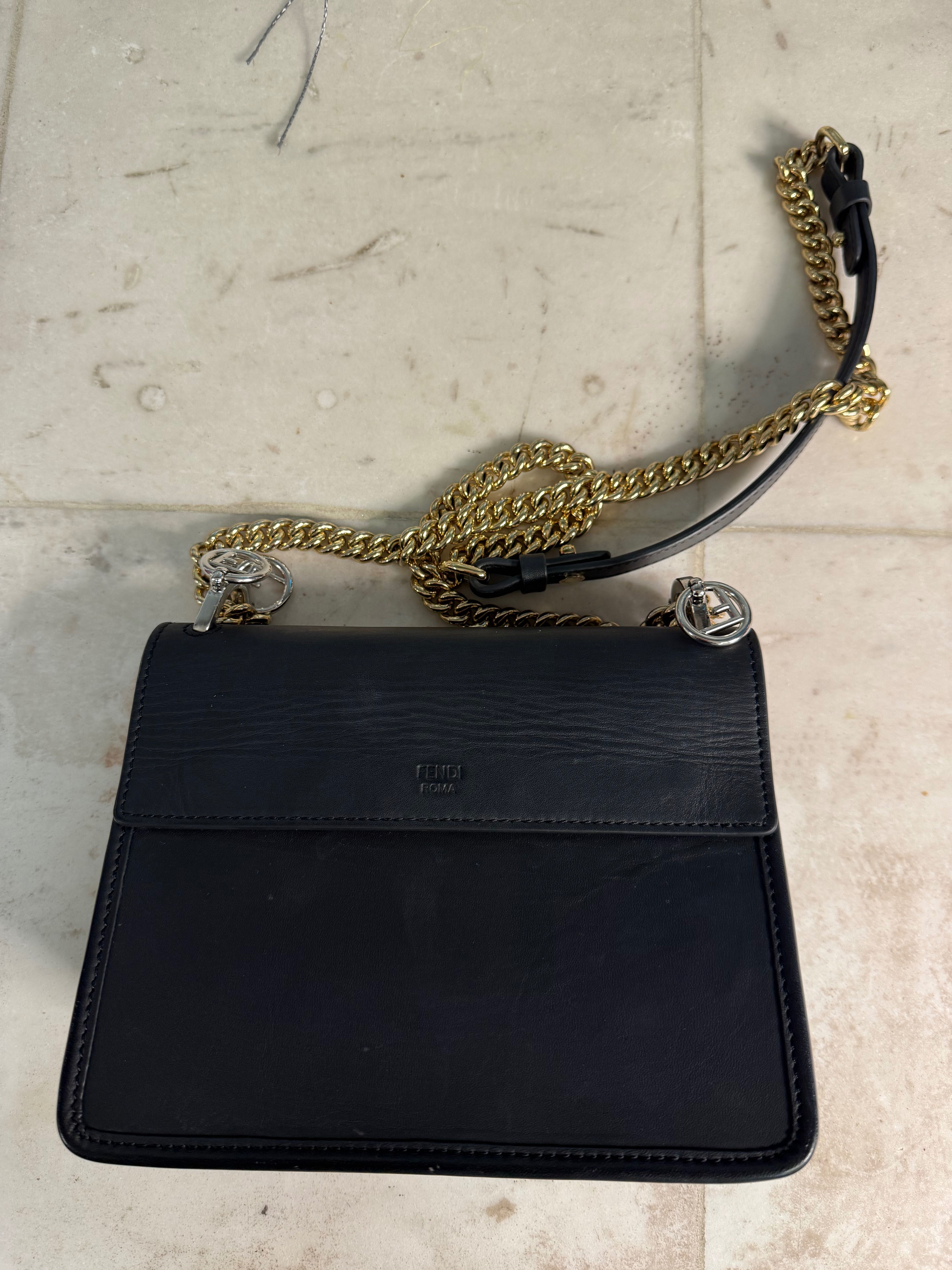 Чанта Fendi от естествена кожа.