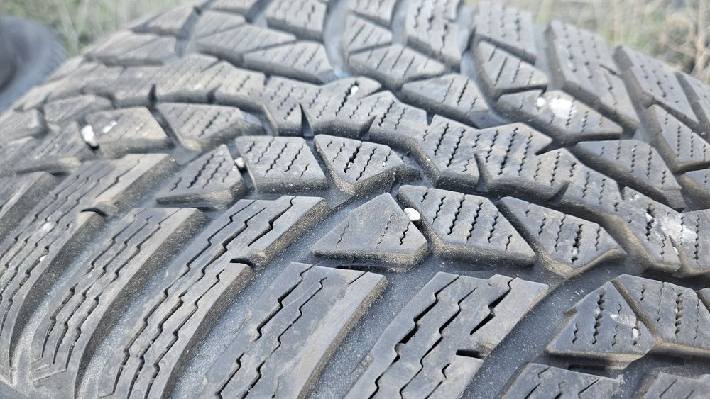 2бр гуми 215 60 16 нокиан