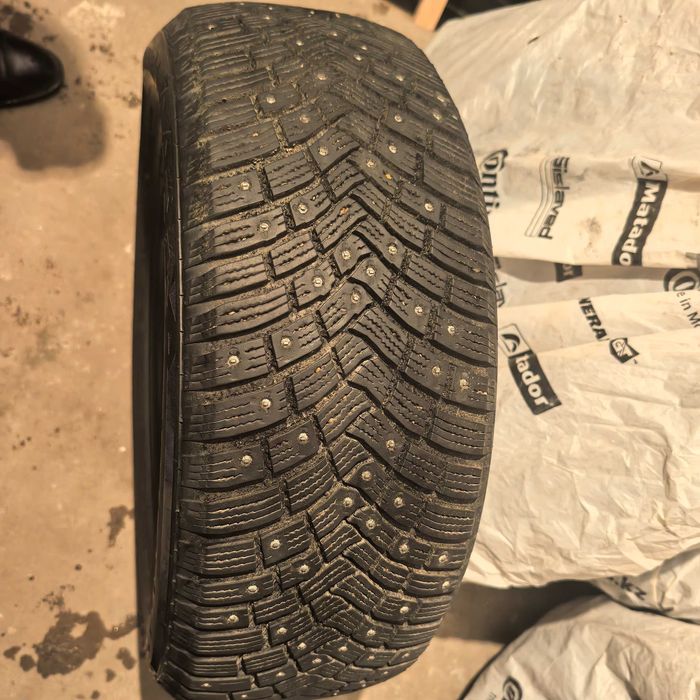 Продам зимние шины Continental 205/55/R16