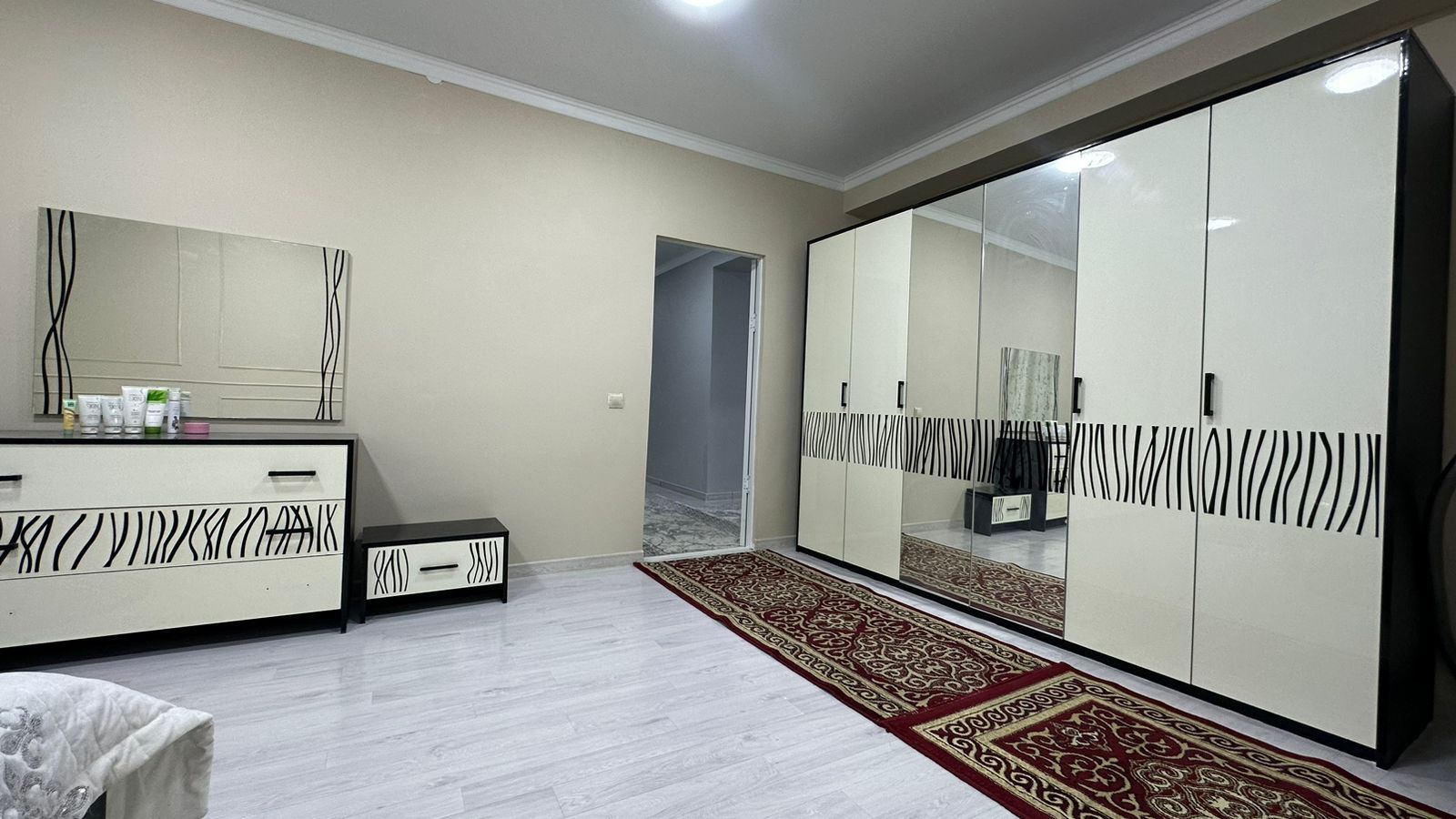 СРОЧНО!!!Продам 3 к.кв 113 кв.м ЖК ЖИБЕК ЖОЛЫ р-н Алтын Орда 1/5-этаж