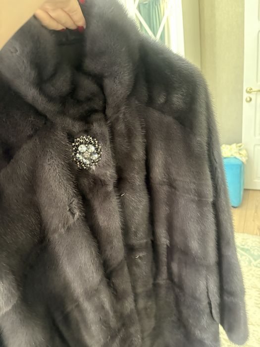 Продам норковую шубу. В подарок к нему курточка.