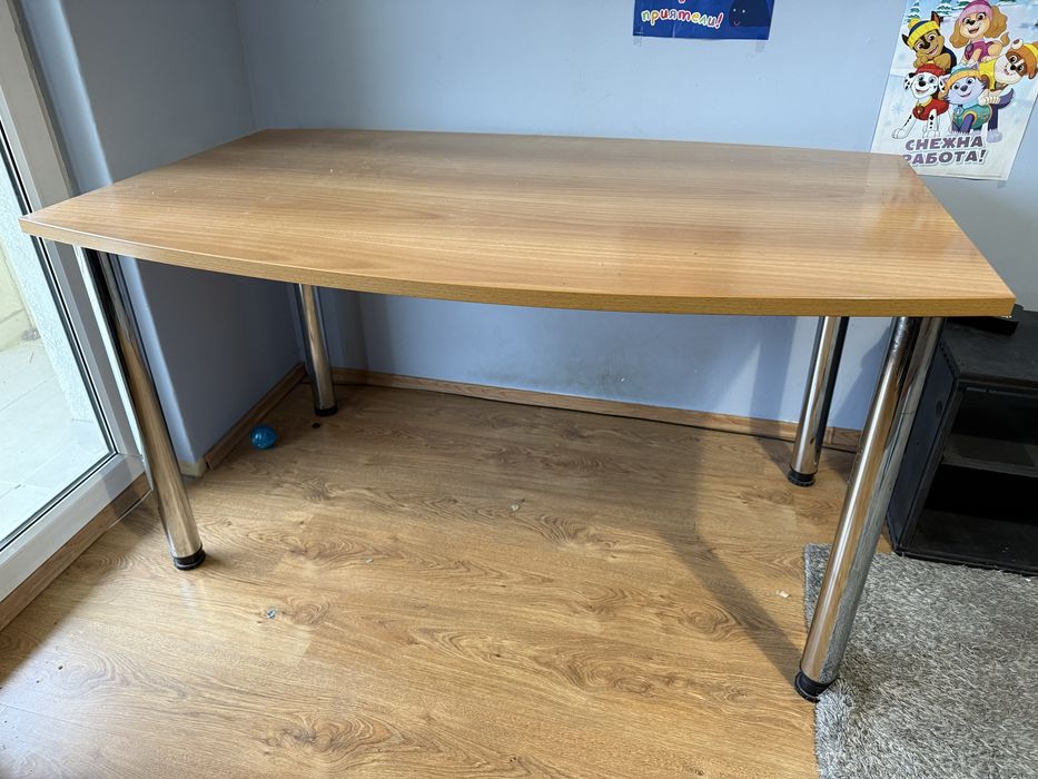 Бюро- масивно и много запазено