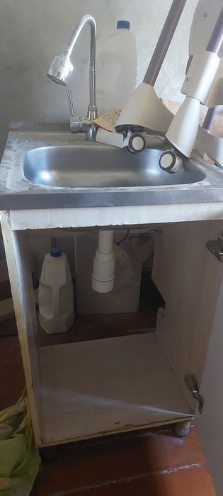 Мойка кухонная с краном