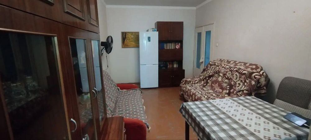 Продаю срочно 2/4/5 Юнусабад 8 60 кв. м цена: 63500 уе у дороги.