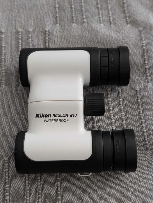 Binoclu Nikon Aculon W10 Waterproof
