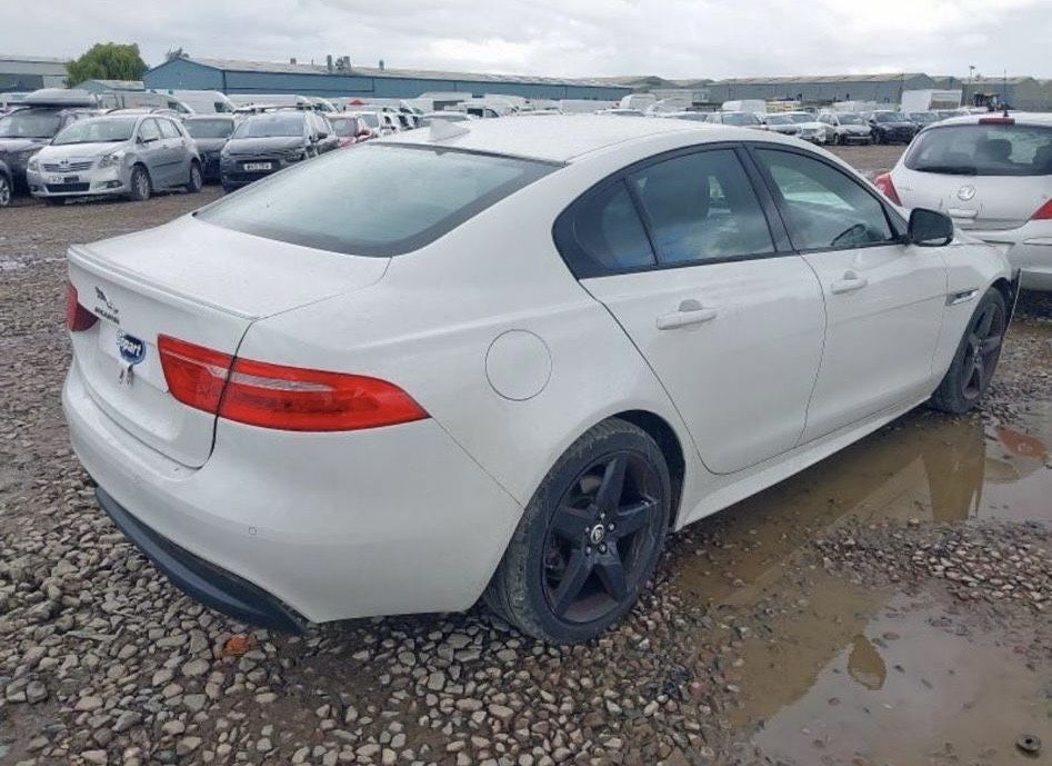 Vand Jaguar XE R-Sport