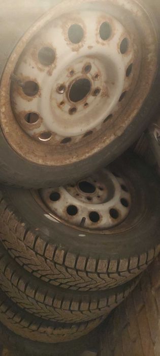 Автомобилни гуми с джанти