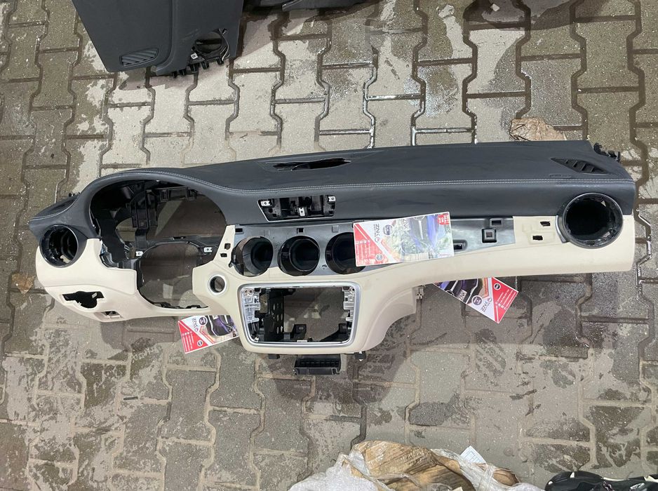 Mercedes Benz GLA / CLA  - plansa de bord doua culori - kit airbag