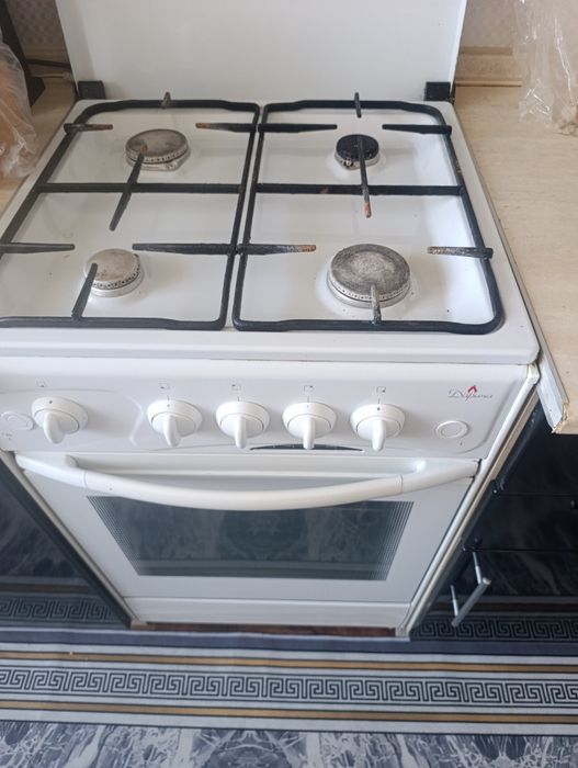 Продам газовую плиту
