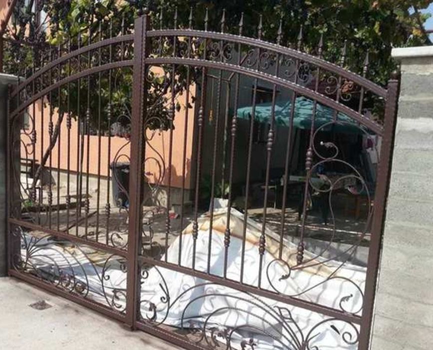 Confecții porți din fier balustrade și balcoane