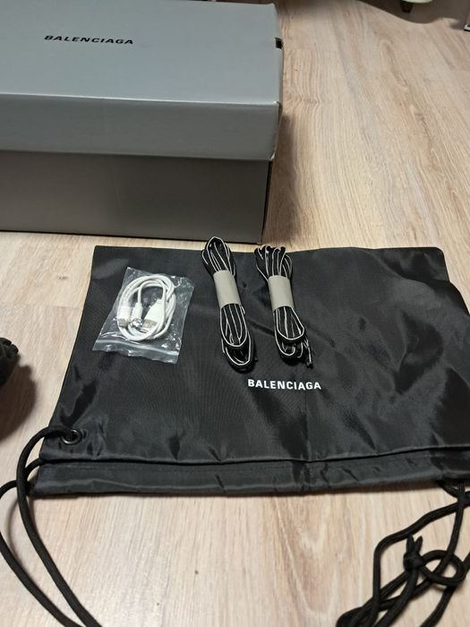 Balenciaga track led