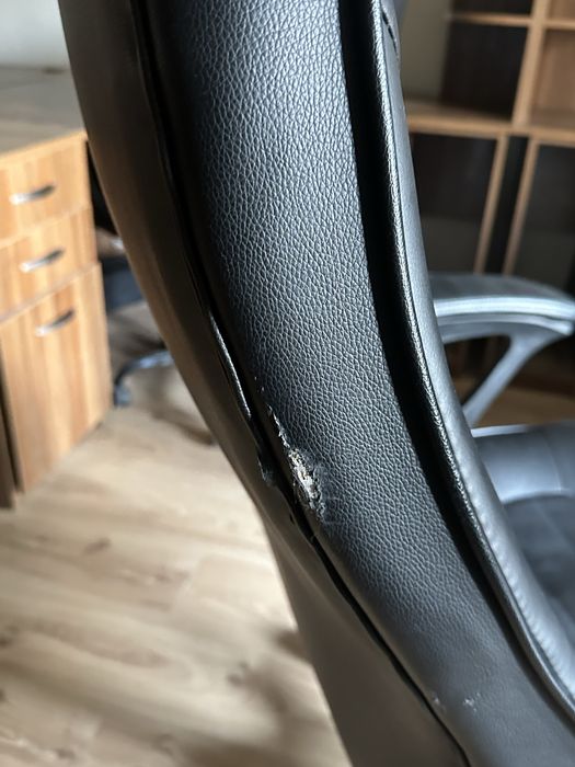 Офисное кресло